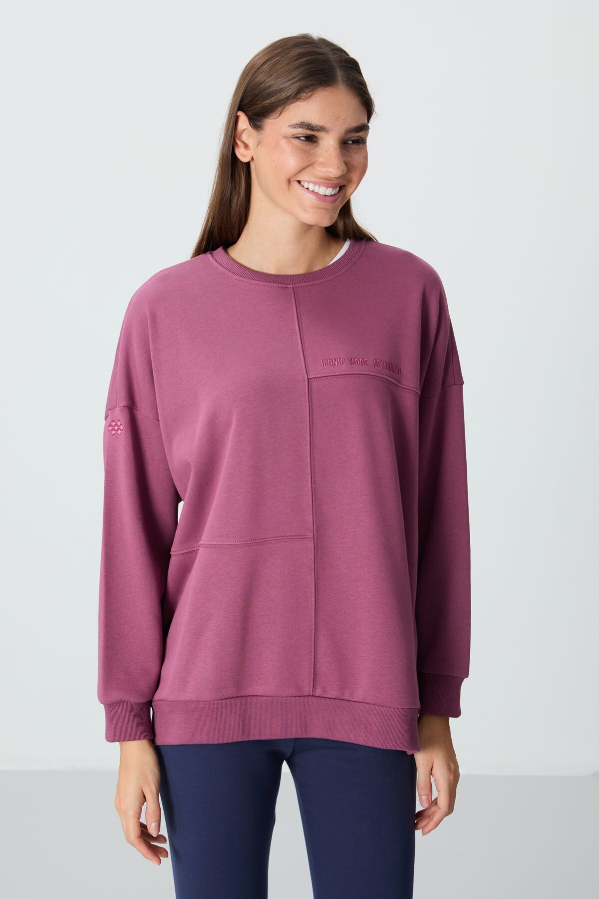 Soft Cherry Compact Cotton Thick Smooth Textured O Collar Oversize Fit Women's Sweatshirt - 97288