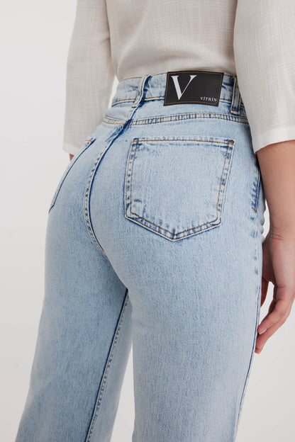 STRAIGHT FIT JEANS