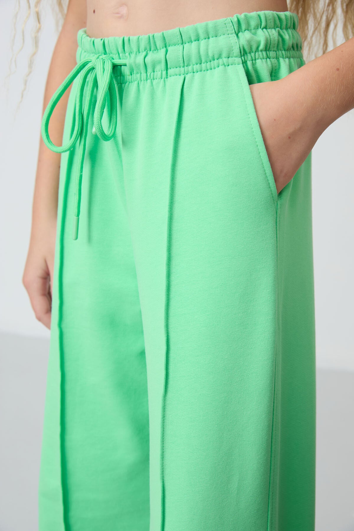 Light Green Pocketed Front Seam Detailed Wide Leg Girls' Tracksuit Bottom -75144