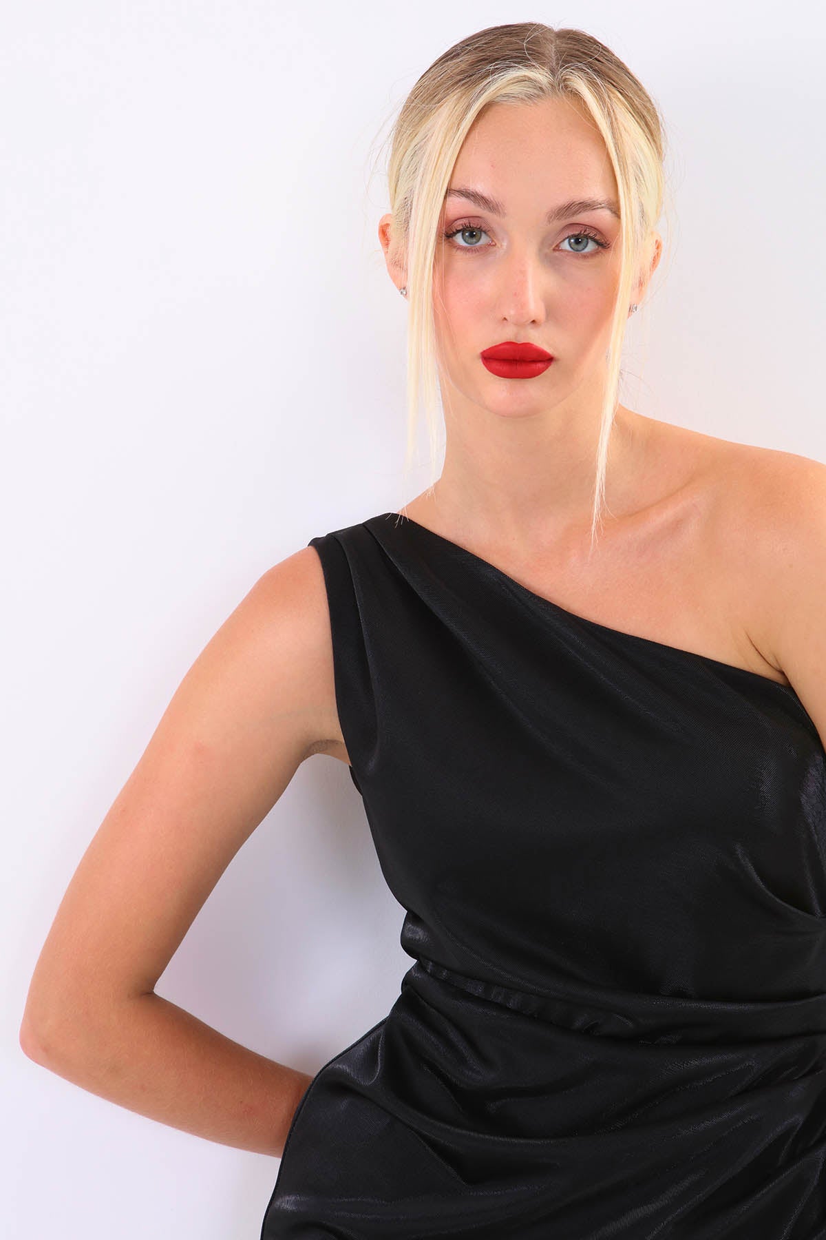 ONE SHOULDER GLOSSY SATIN DRESS