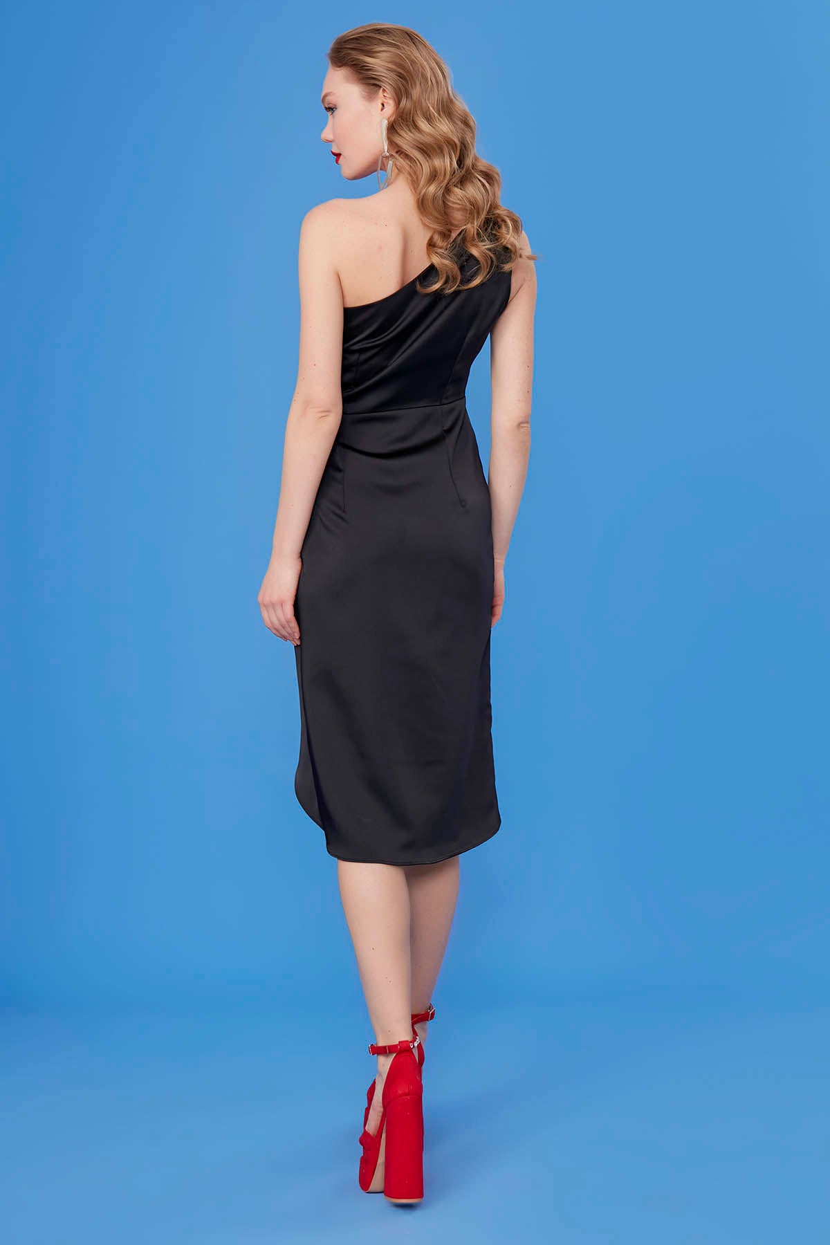ONE SHOULDER SATIN DRESS