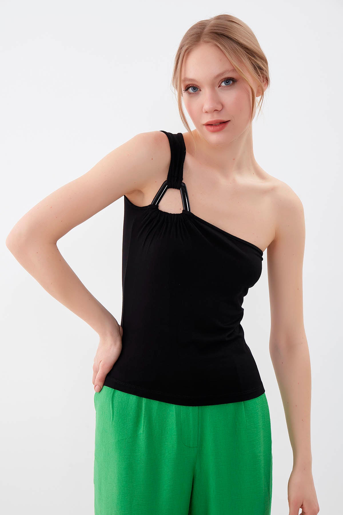 BLOUSE WITH ONE SHOULDER BUCKLE