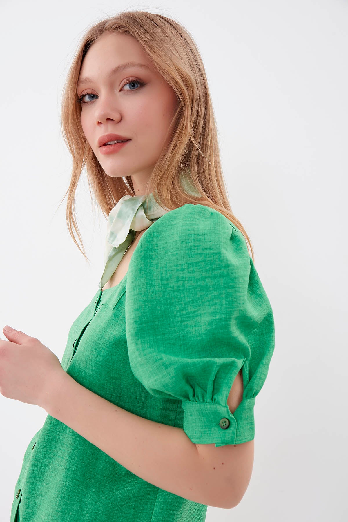 U-COLLAR LOOSE SLEEVE BUTTON BLOUSE