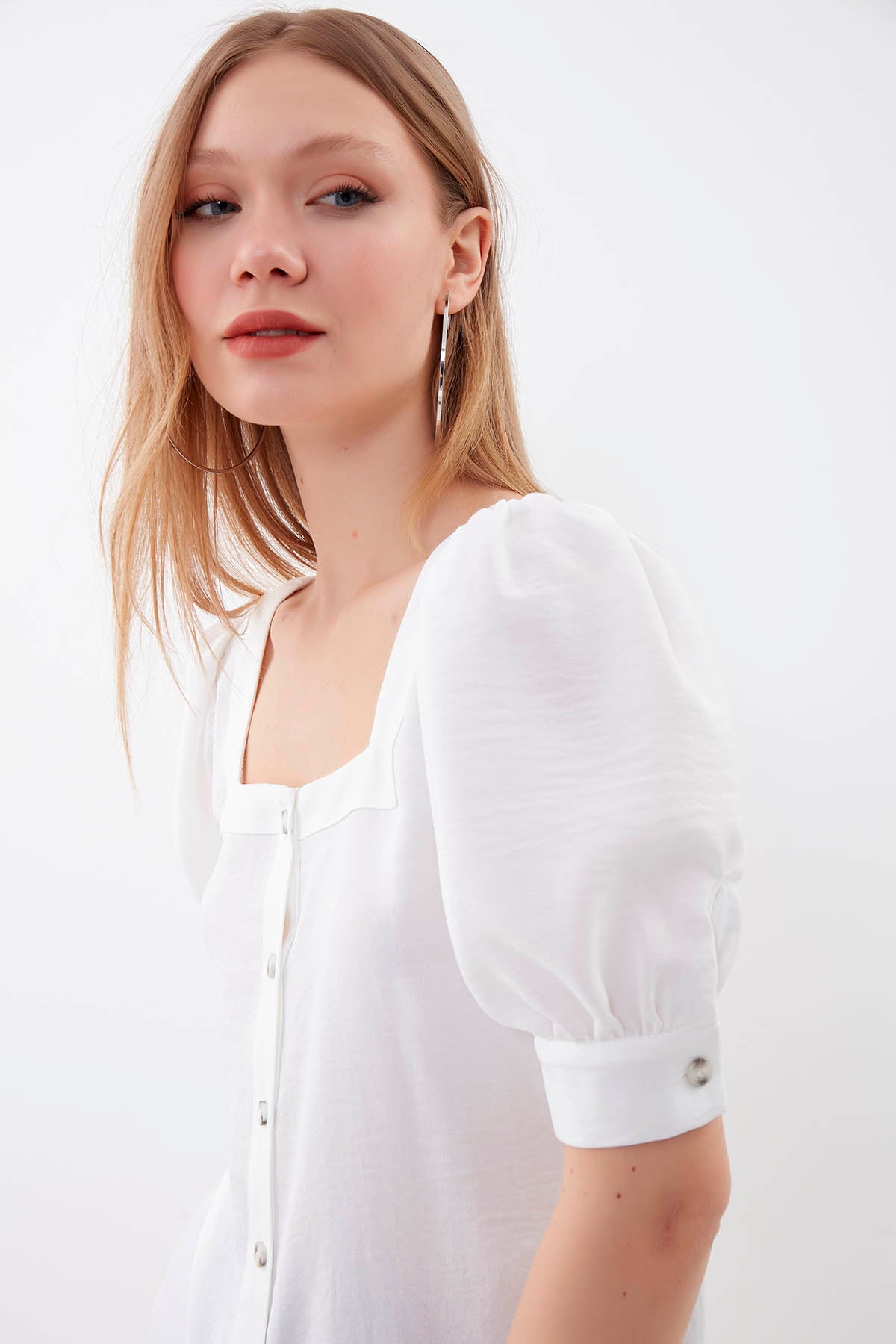 U-COLLAR LOOSE SLEEVE BUTTON BLOUSE