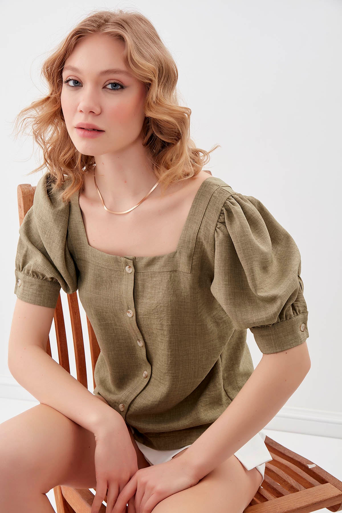U-COLLAR LOOSE SLEEVE BUTTON BLOUSE