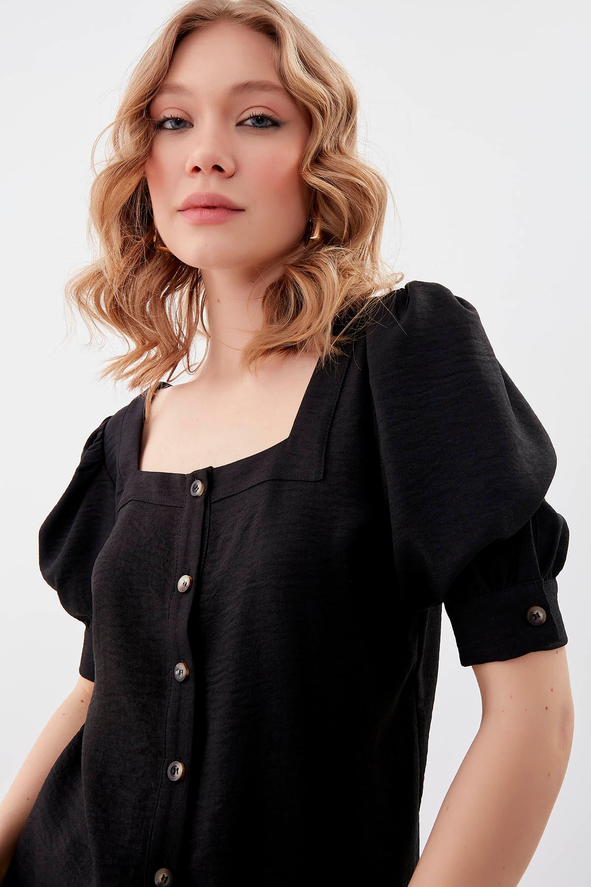 U-COLLAR LOOSE SLEEVE BUTTON BLOUSE