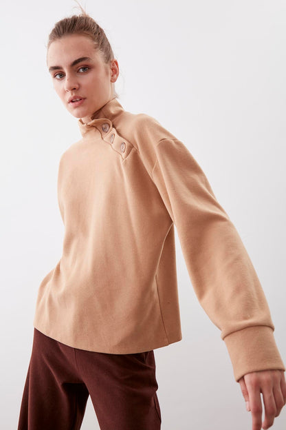 THREE BUTTONS KNITTED BLOUSE