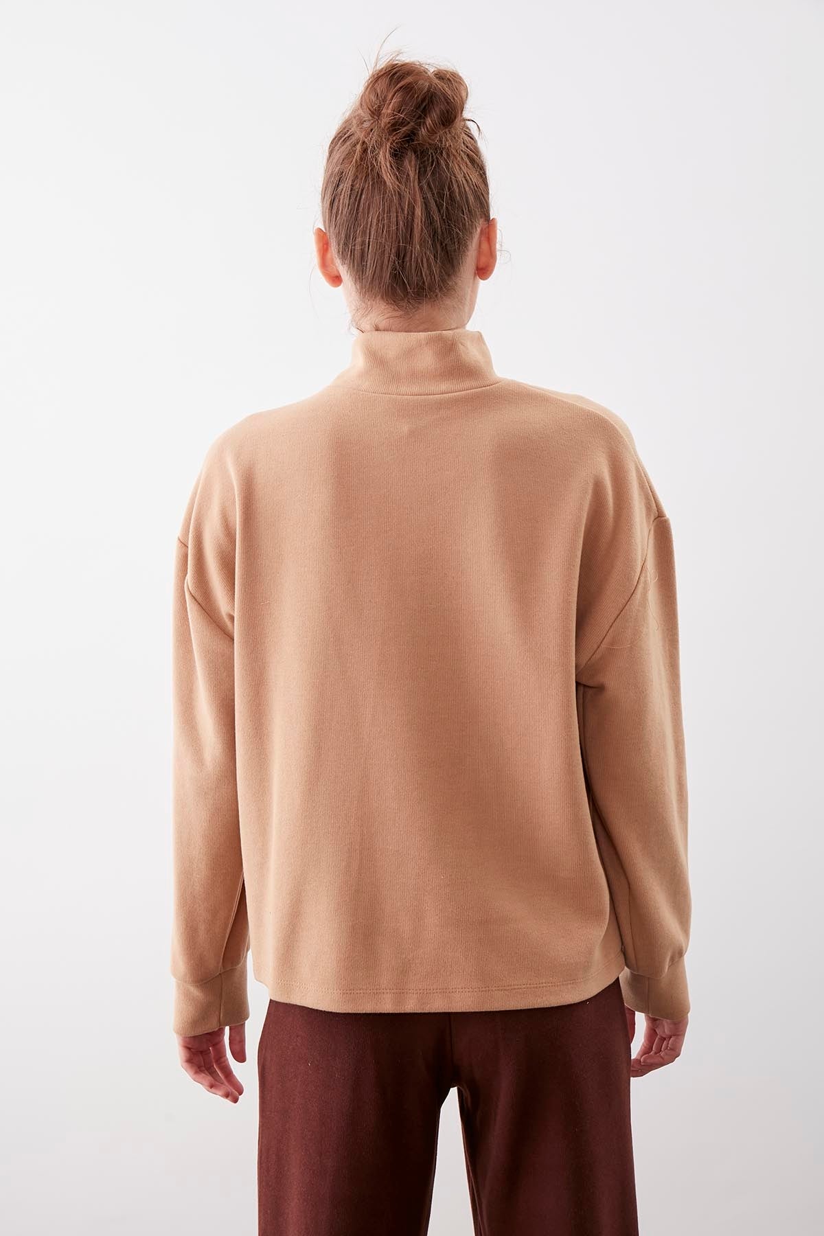 THREE BUTTONS KNITTED BLOUSE