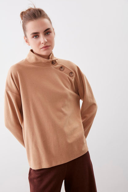 THREE BUTTONS KNITTED BLOUSE