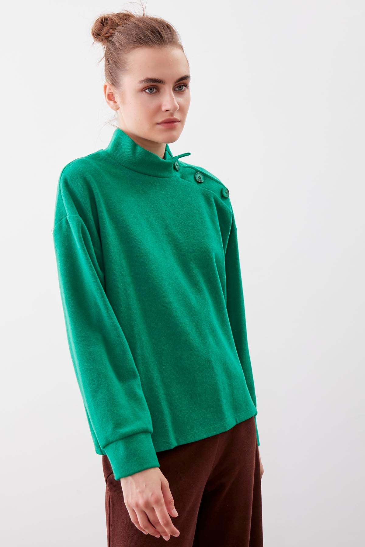 THREE BUTTONS KNITTED BLOUSE