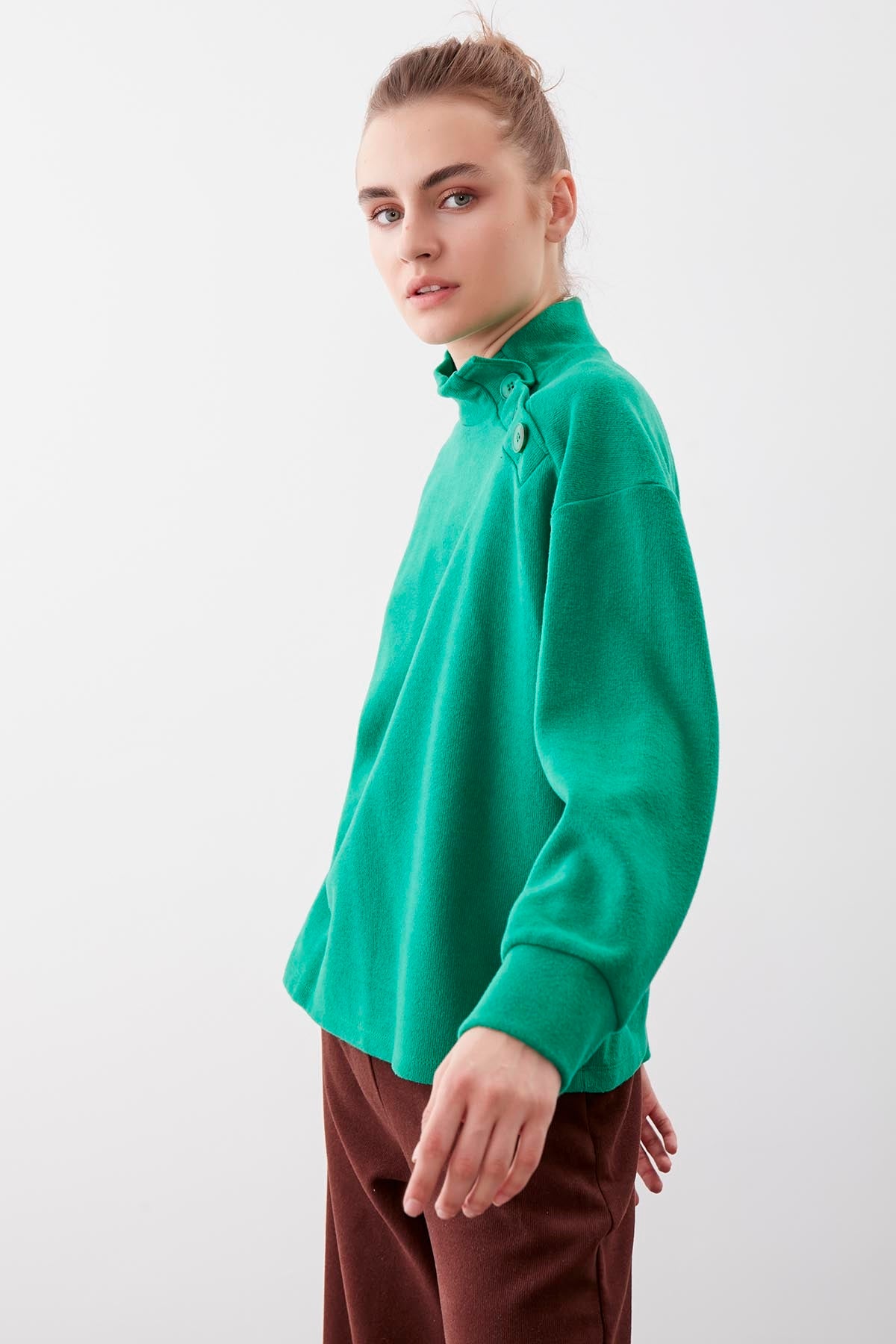 THREE BUTTONS KNITTED BLOUSE