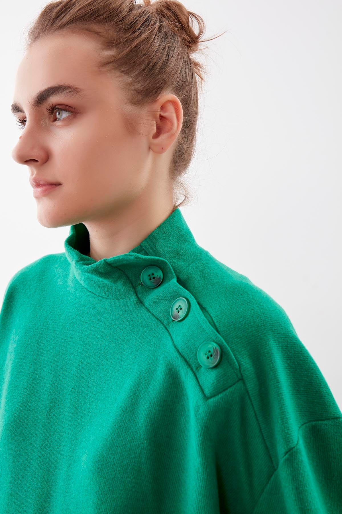 THREE BUTTONS KNITTED BLOUSE