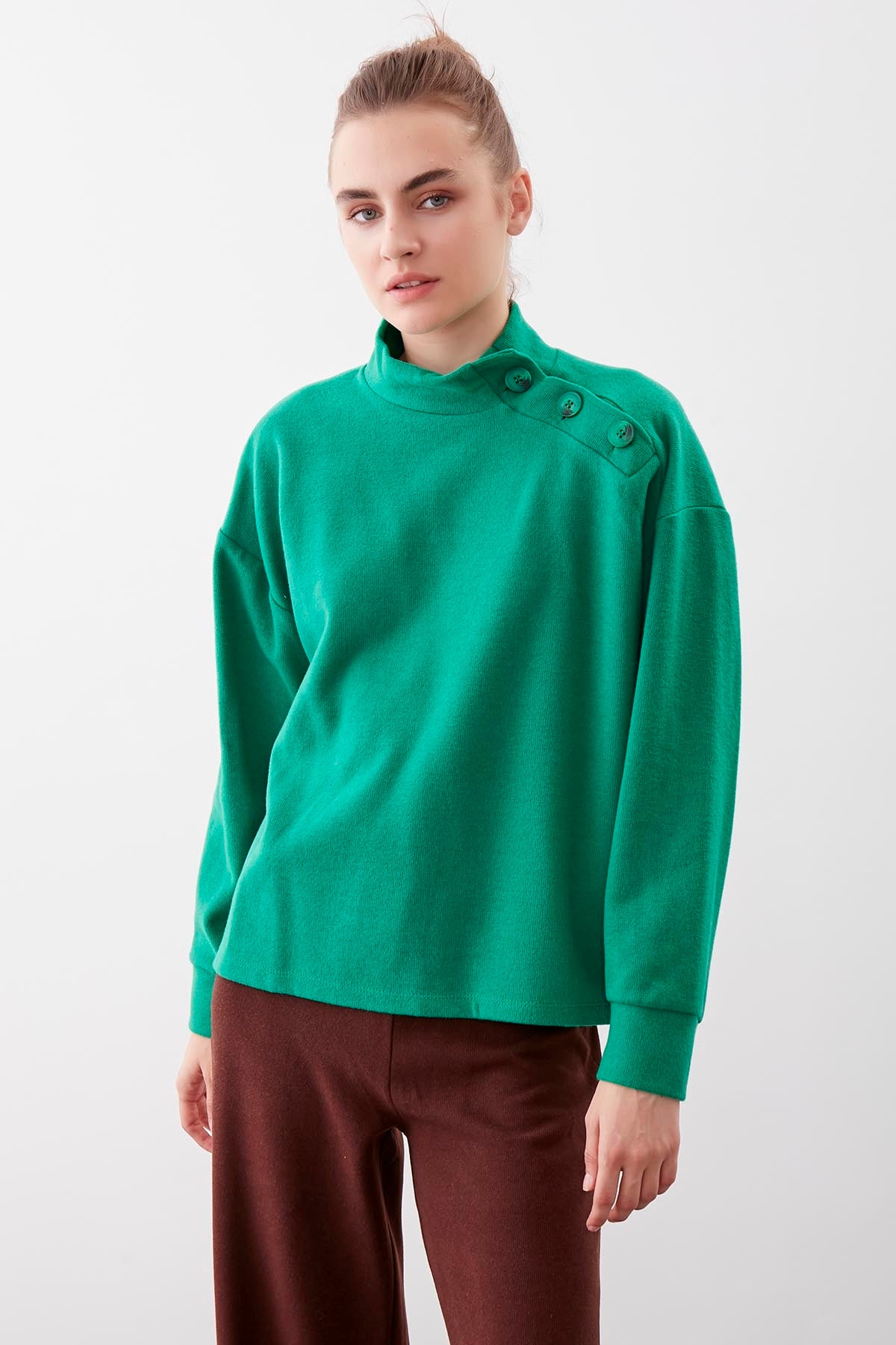 THREE BUTTONS KNITTED BLOUSE