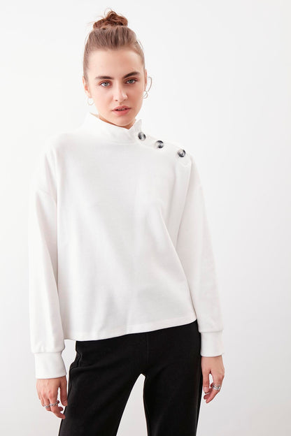 THREE BUTTONS KNITTED BLOUSE