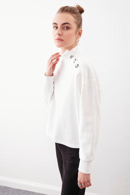 THREE BUTTONS KNITTED BLOUSE
