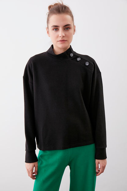 THREE BUTTONS KNITTED BLOUSE