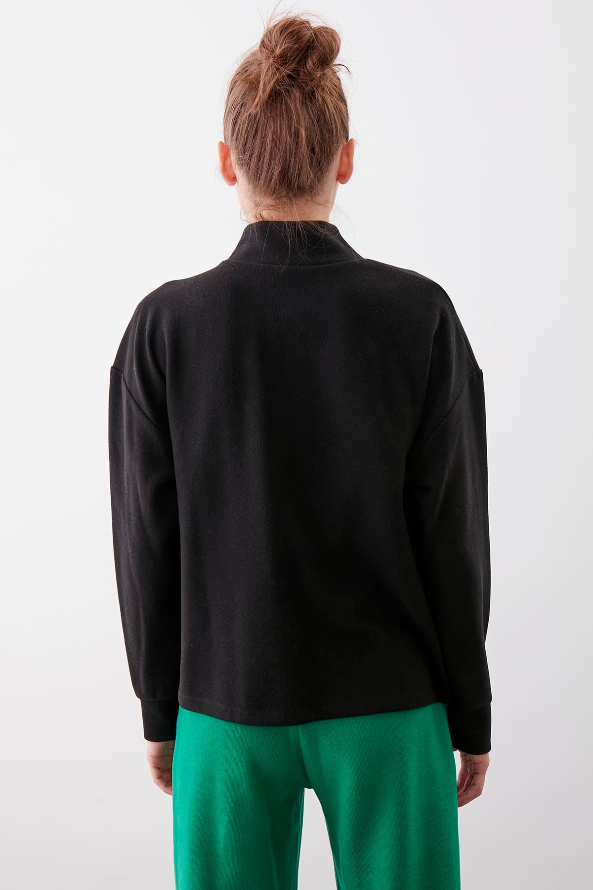 THREE BUTTONS KNITTED BLOUSE