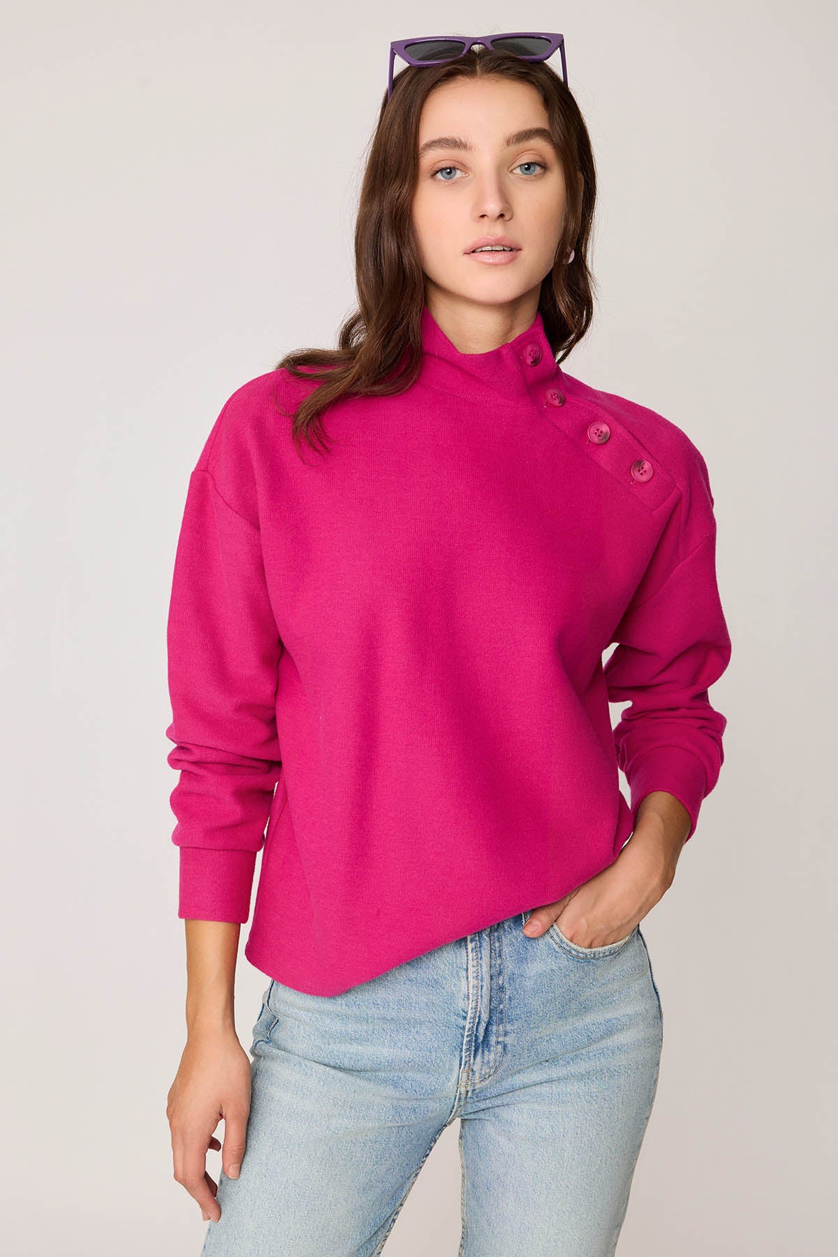 THREE BUTTONS KNITTED BLOUSE