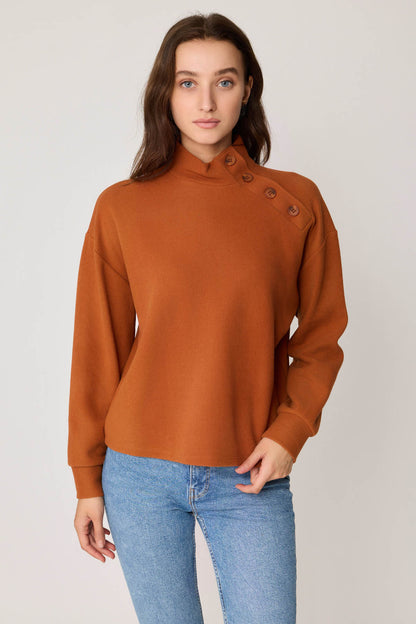 THREE BUTTONS KNITTED BLOUSE