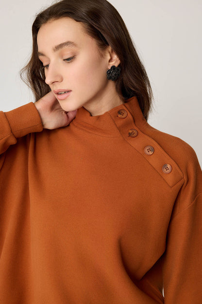 THREE BUTTONS KNITTED BLOUSE