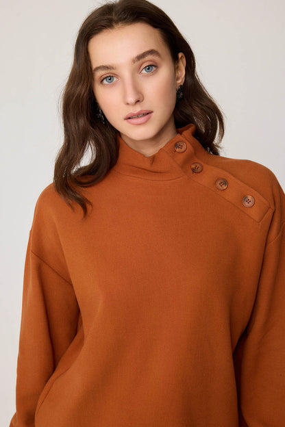 THREE BUTTONS KNITTED BLOUSE