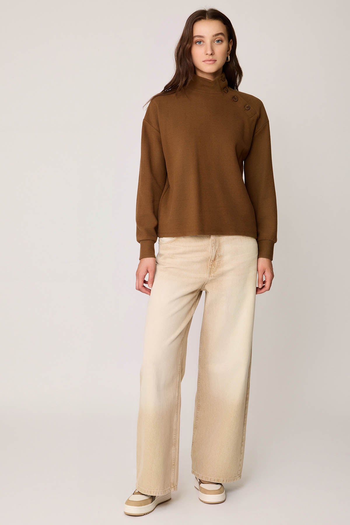 THREE BUTTONS KNITTED BLOUSE