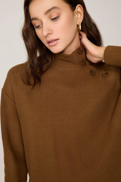 THREE BUTTONS KNITTED BLOUSE