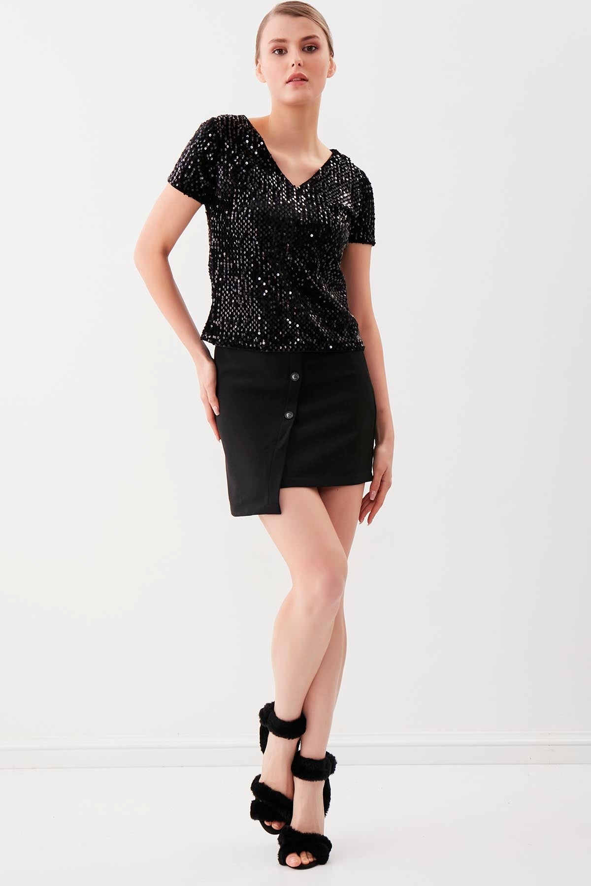 MINI-SKIRT WITH THREE BUTTONS