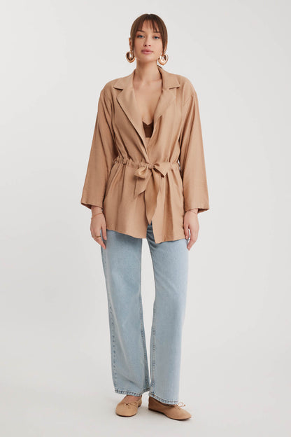 LONG COLLAR DETAILED WAIST-TIE JACKET