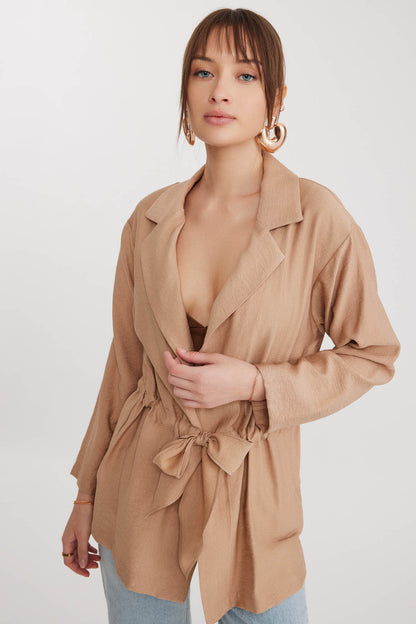 LONG COLLAR DETAILED WAIST-TIE JACKET