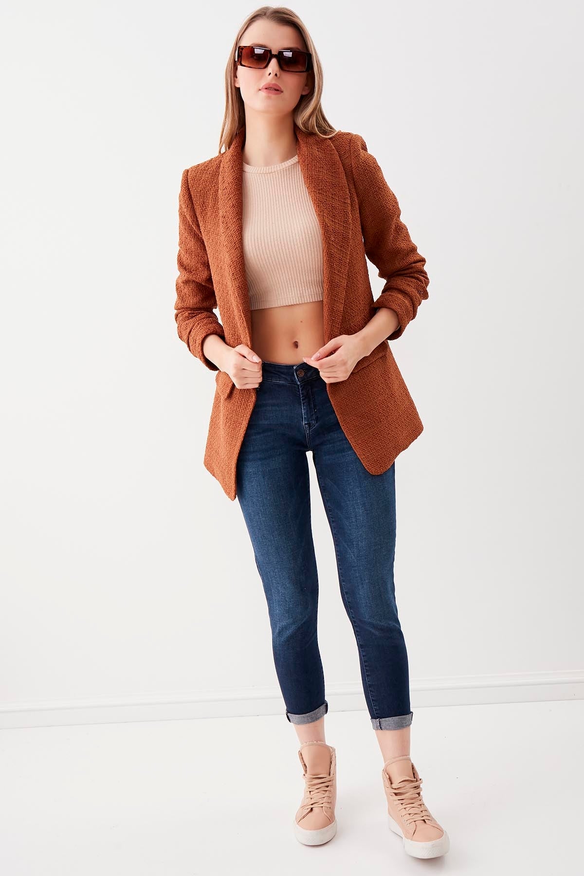LONG COLLAR DETAILED SLEEVE RUCKLEBERRY JACKET