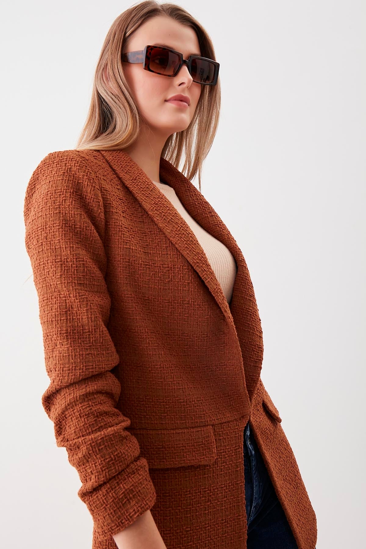 LONG COLLAR DETAILED SLEEVE RUCKLEBERRY JACKET