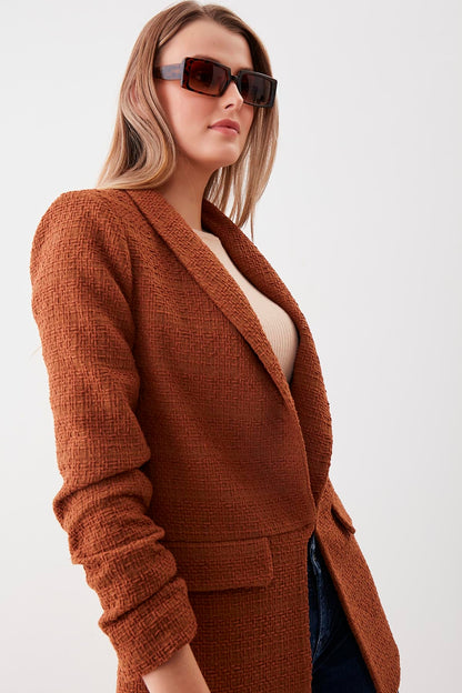 LONG COLLAR DETAILED SLEEVE RUCKLEBERRY JACKET