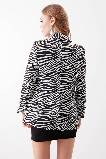 LONG COLLAR ZEBRA PATTERNED BLAZER JACKET