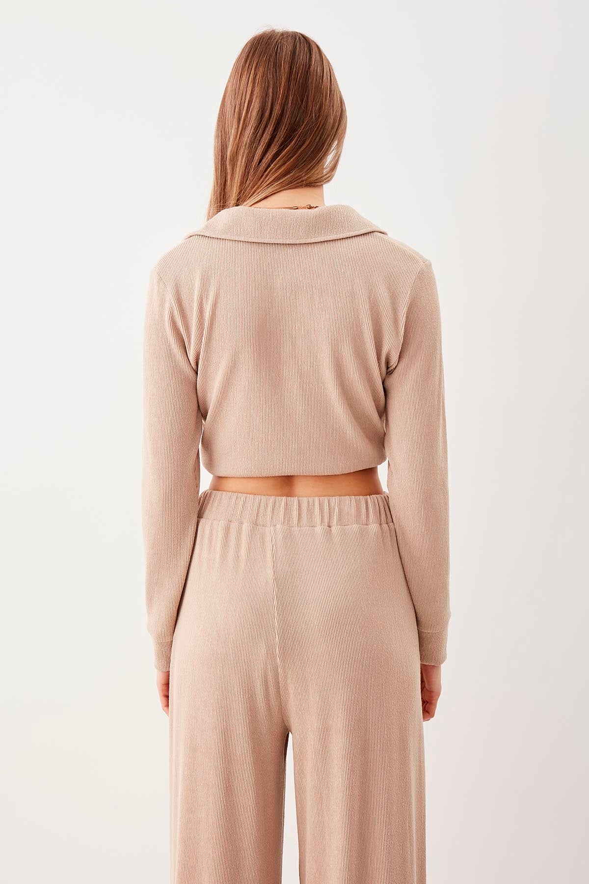 V-COLLAR BLOUSE WITH BINDING