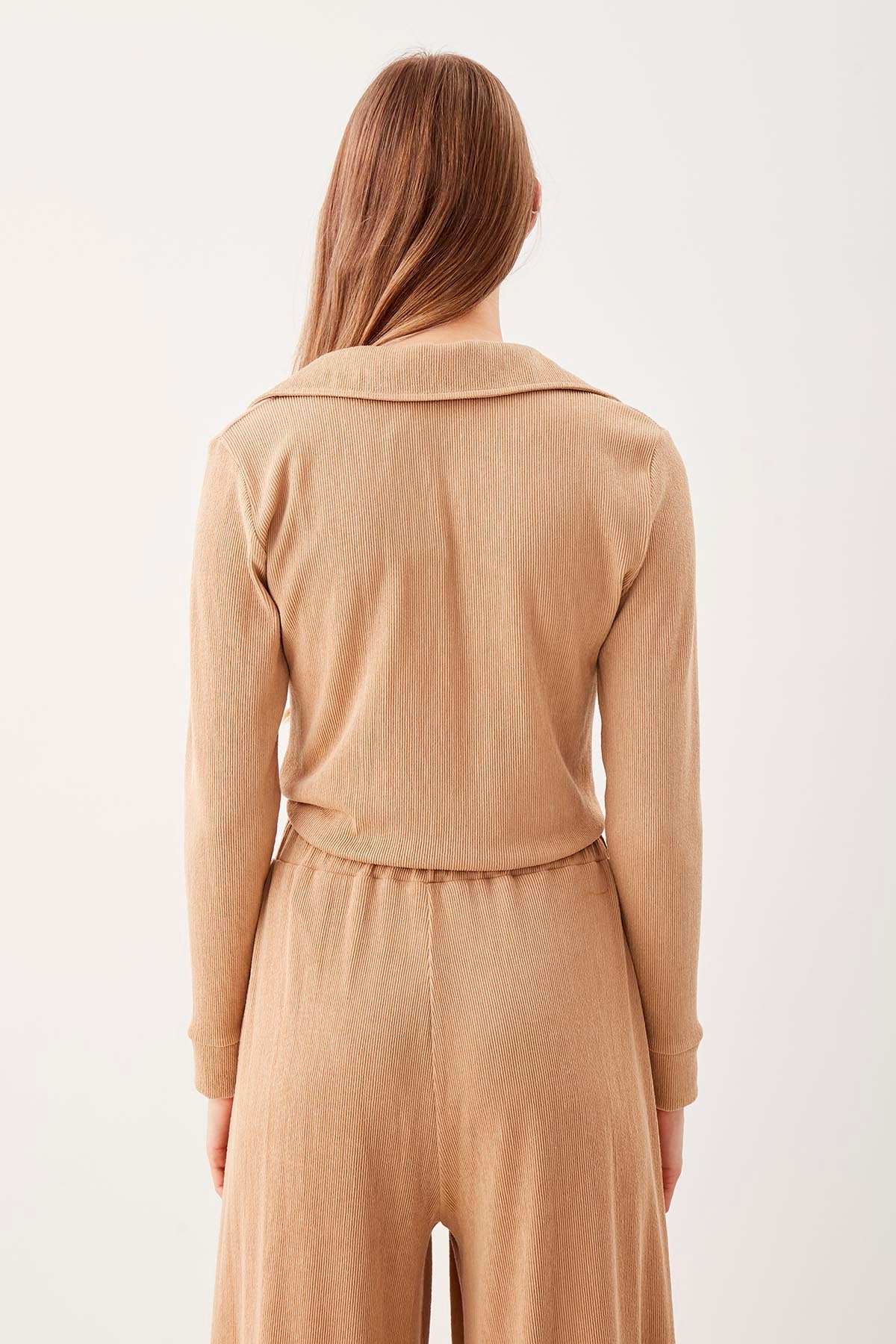V-COLLAR BLOUSE WITH BINDING