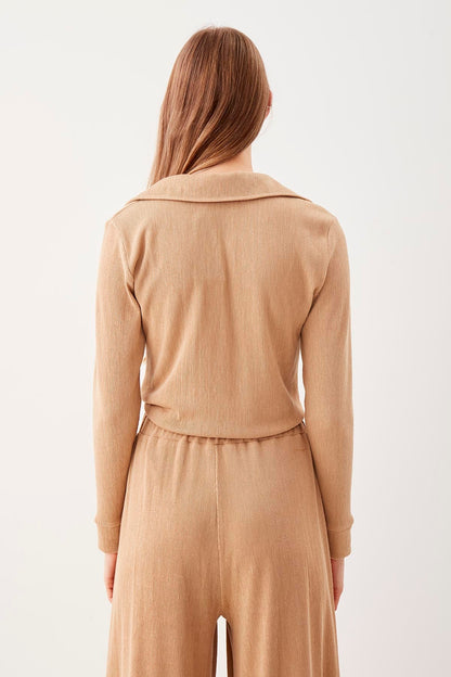 V-COLLAR BLOUSE WITH BINDING