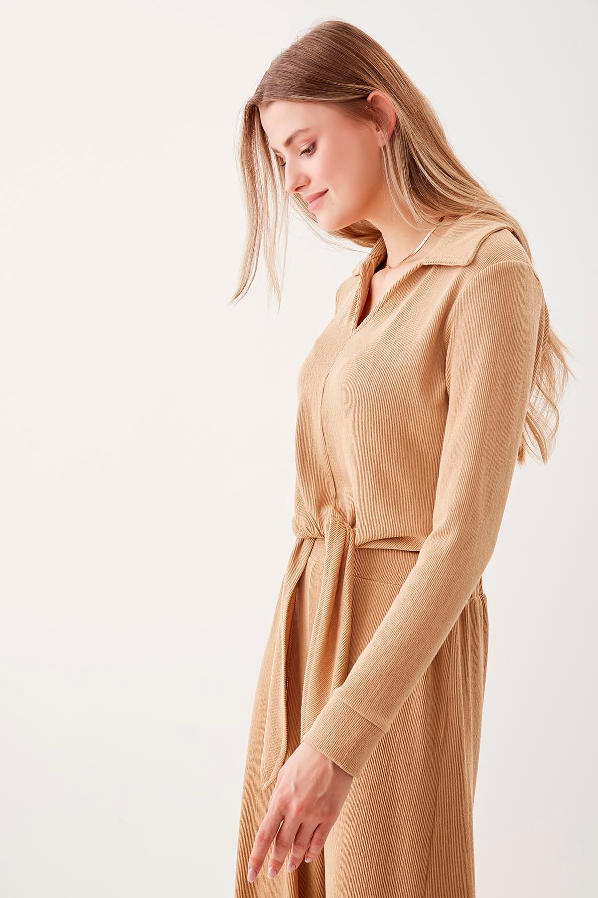 V-COLLAR BLOUSE WITH BINDING