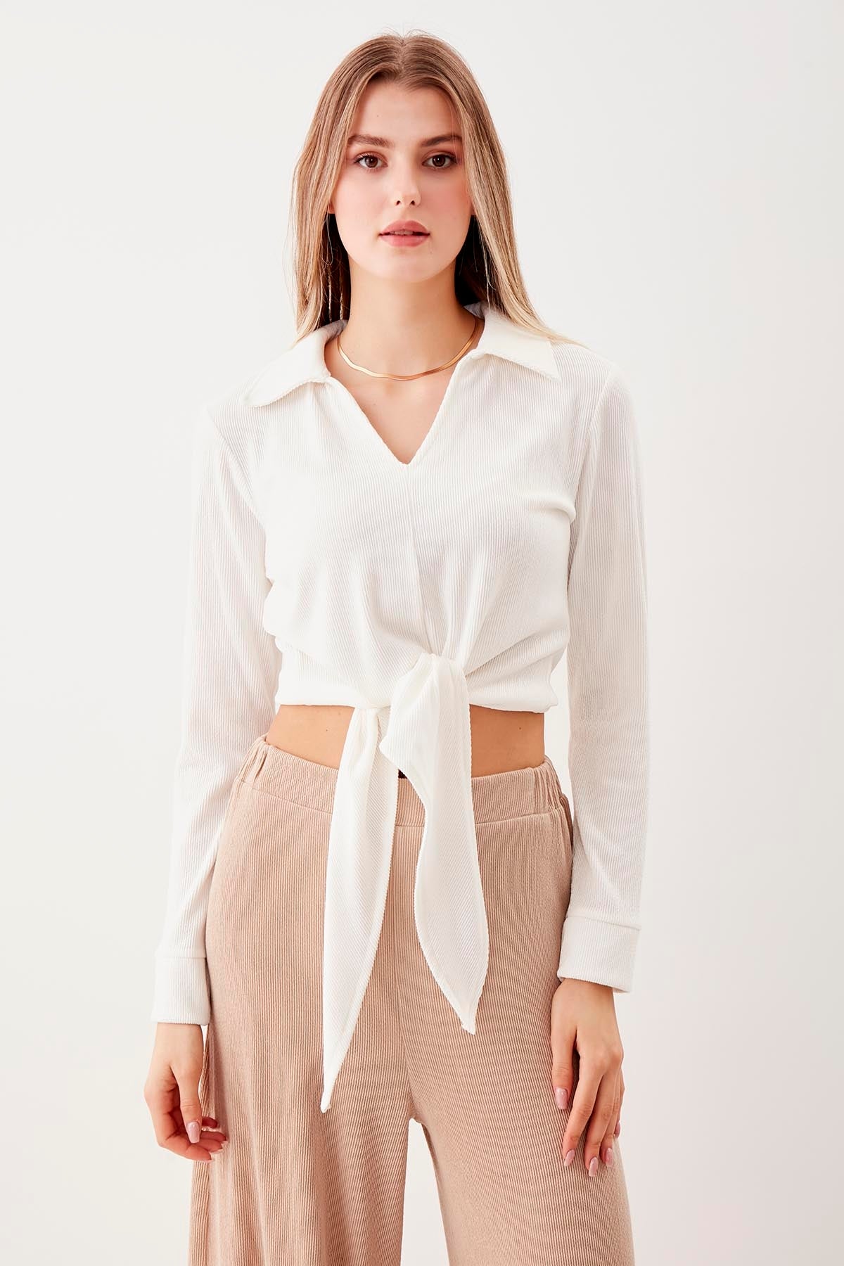 V-COLLAR BLOUSE WITH BINDING