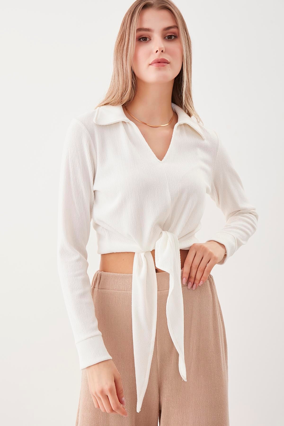 V-COLLAR BLOUSE WITH BINDING