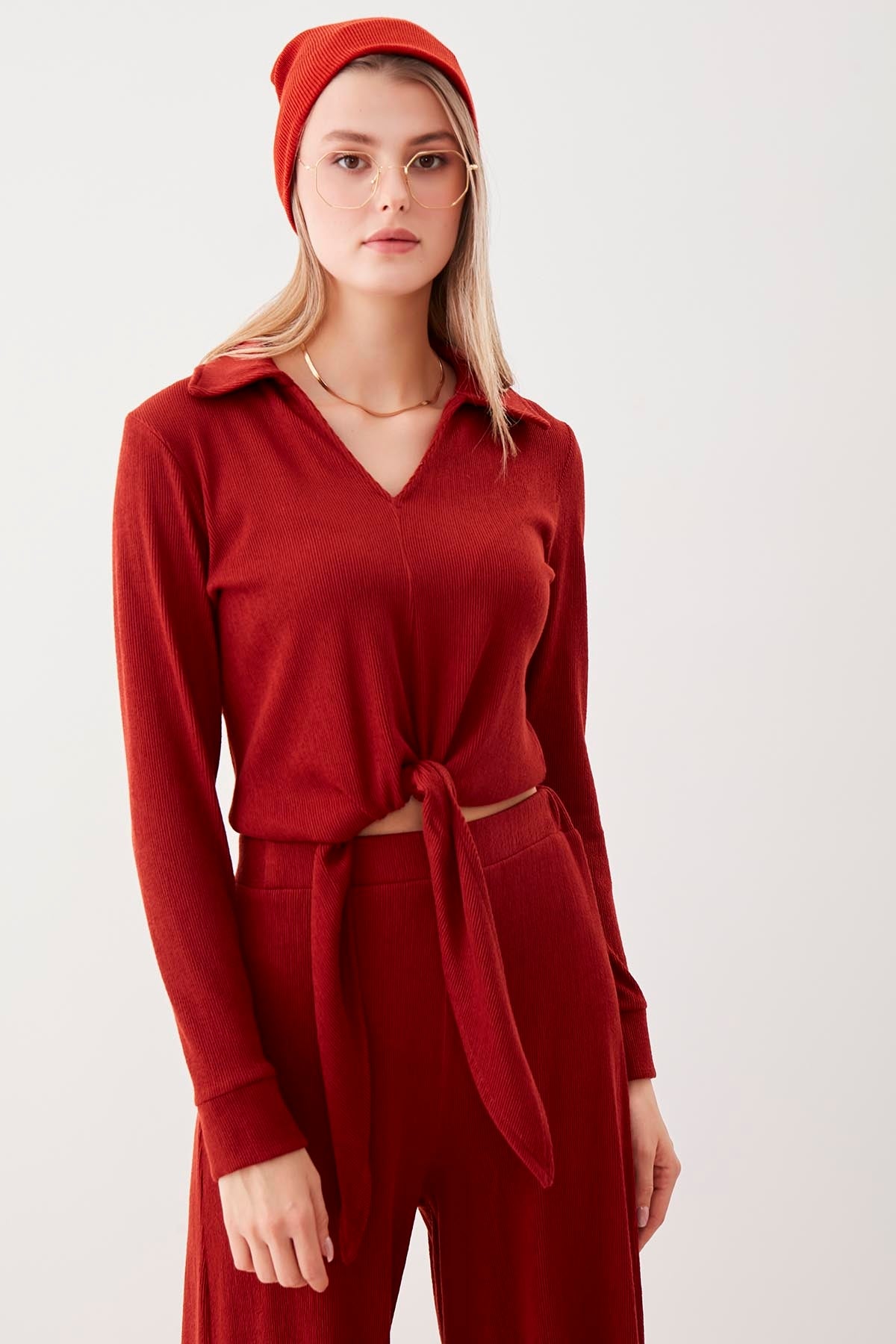 V-COLLAR BLOUSE WITH BINDING