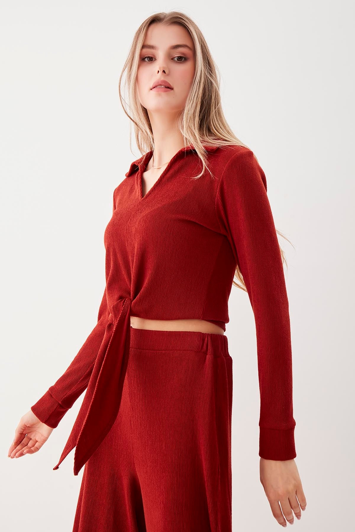 V-COLLAR BLOUSE WITH BINDING