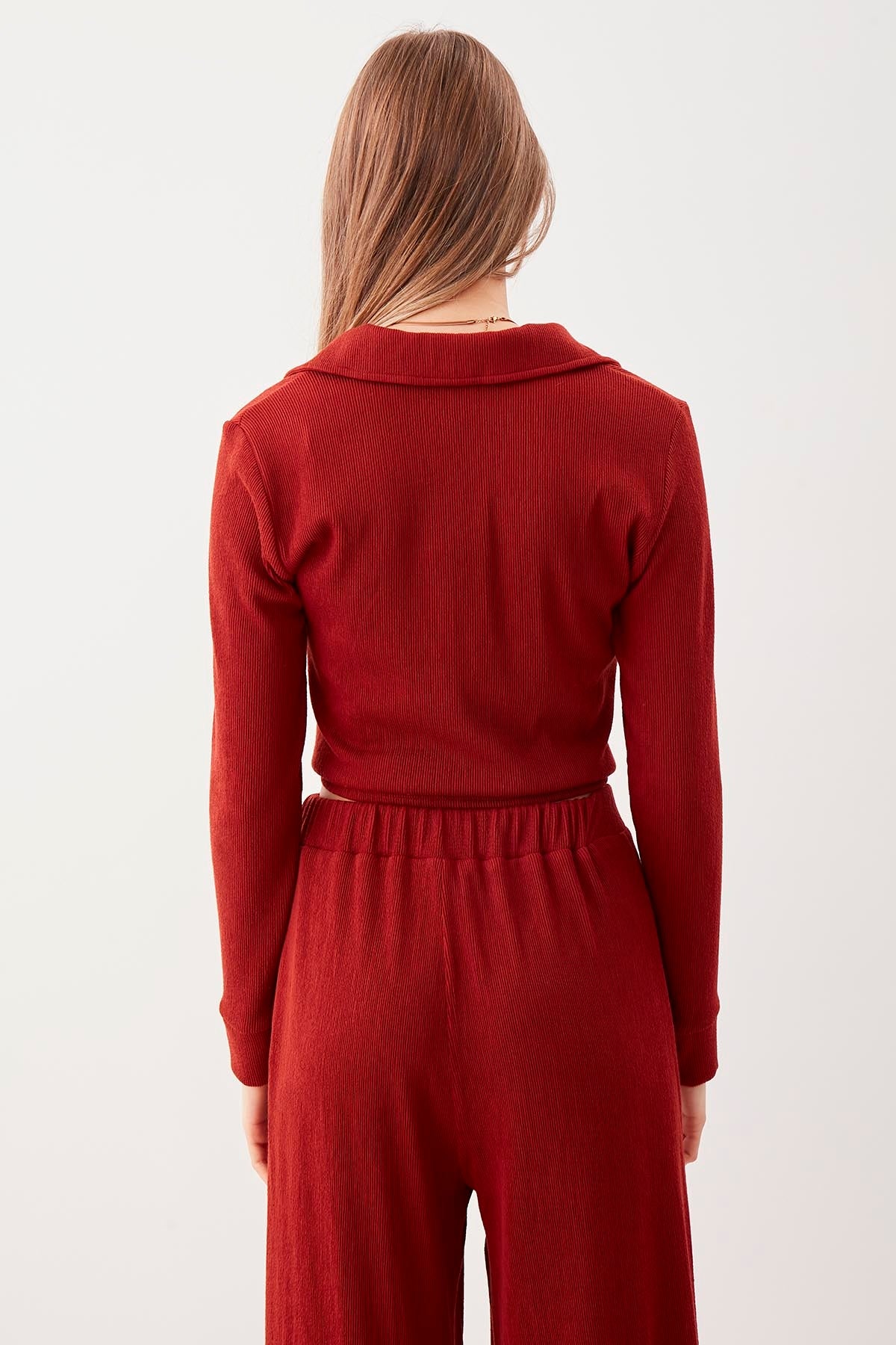 V-COLLAR BLOUSE WITH BINDING