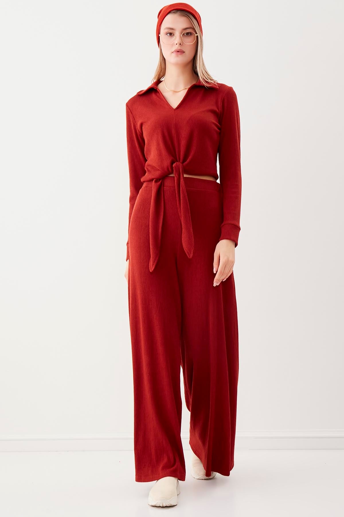 V-COLLAR BLOUSE WITH BINDING