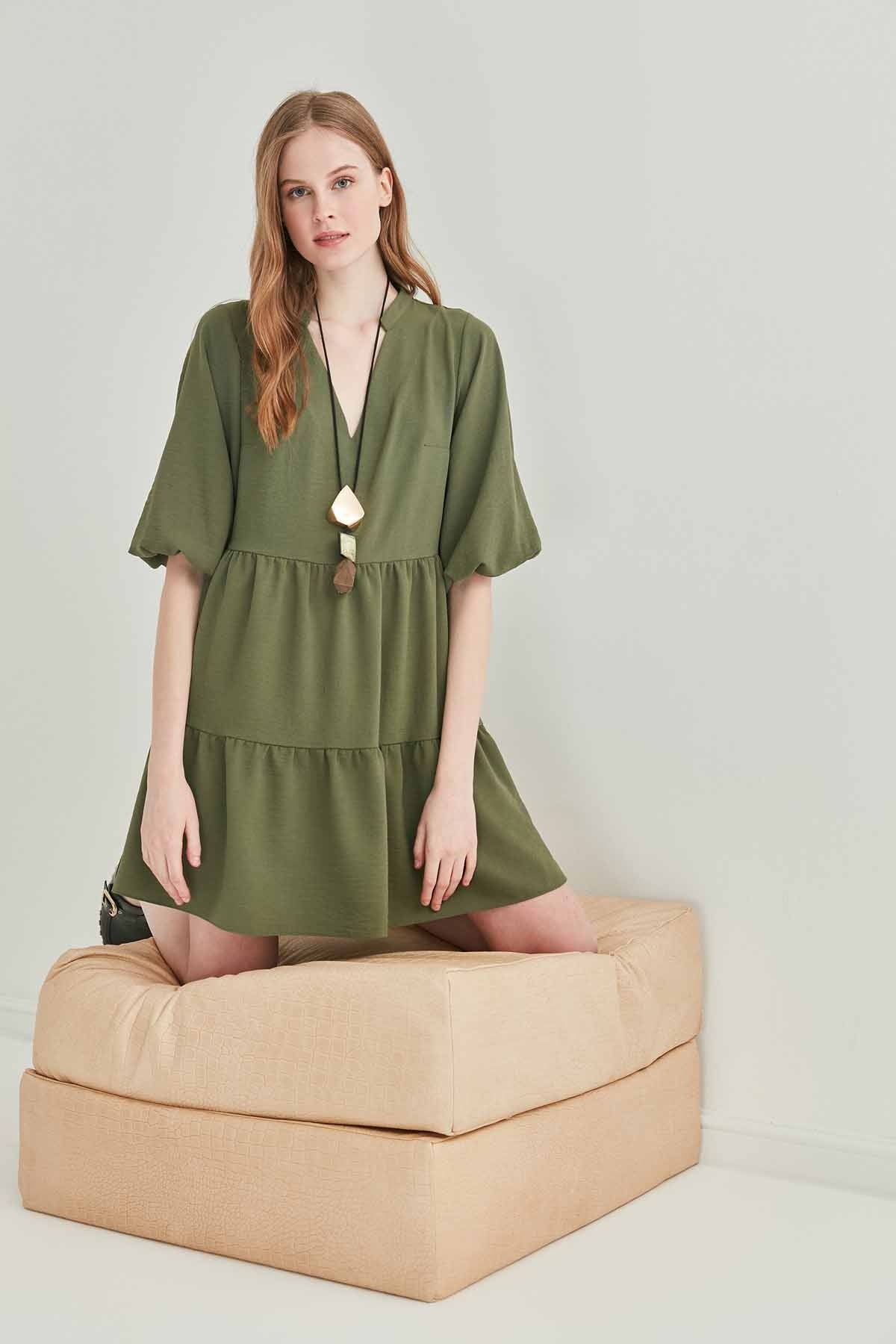 V COLLAR BUBBLE SLEEVE WIDE SECTOR DRESS
