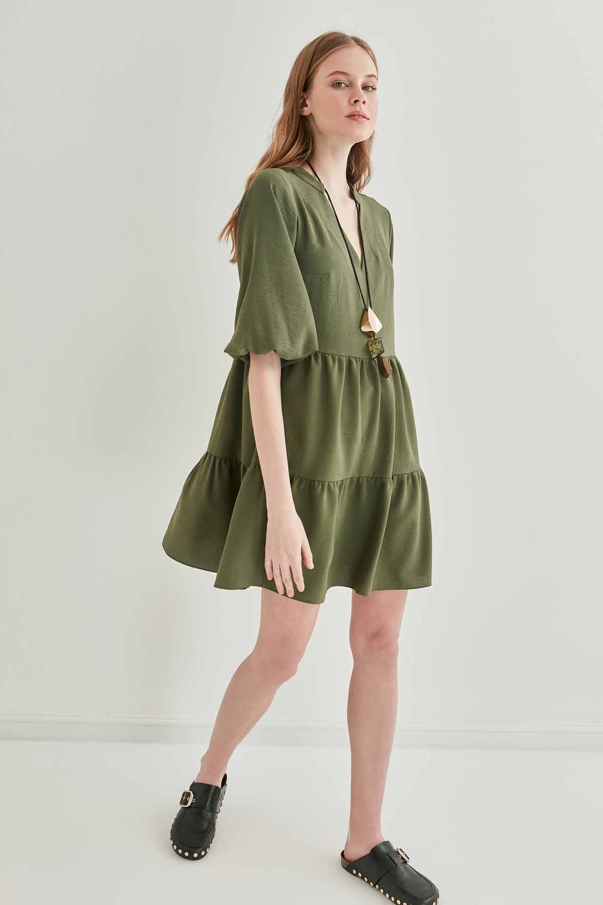 V COLLAR BUBBLE SLEEVE WIDE SECTOR DRESS