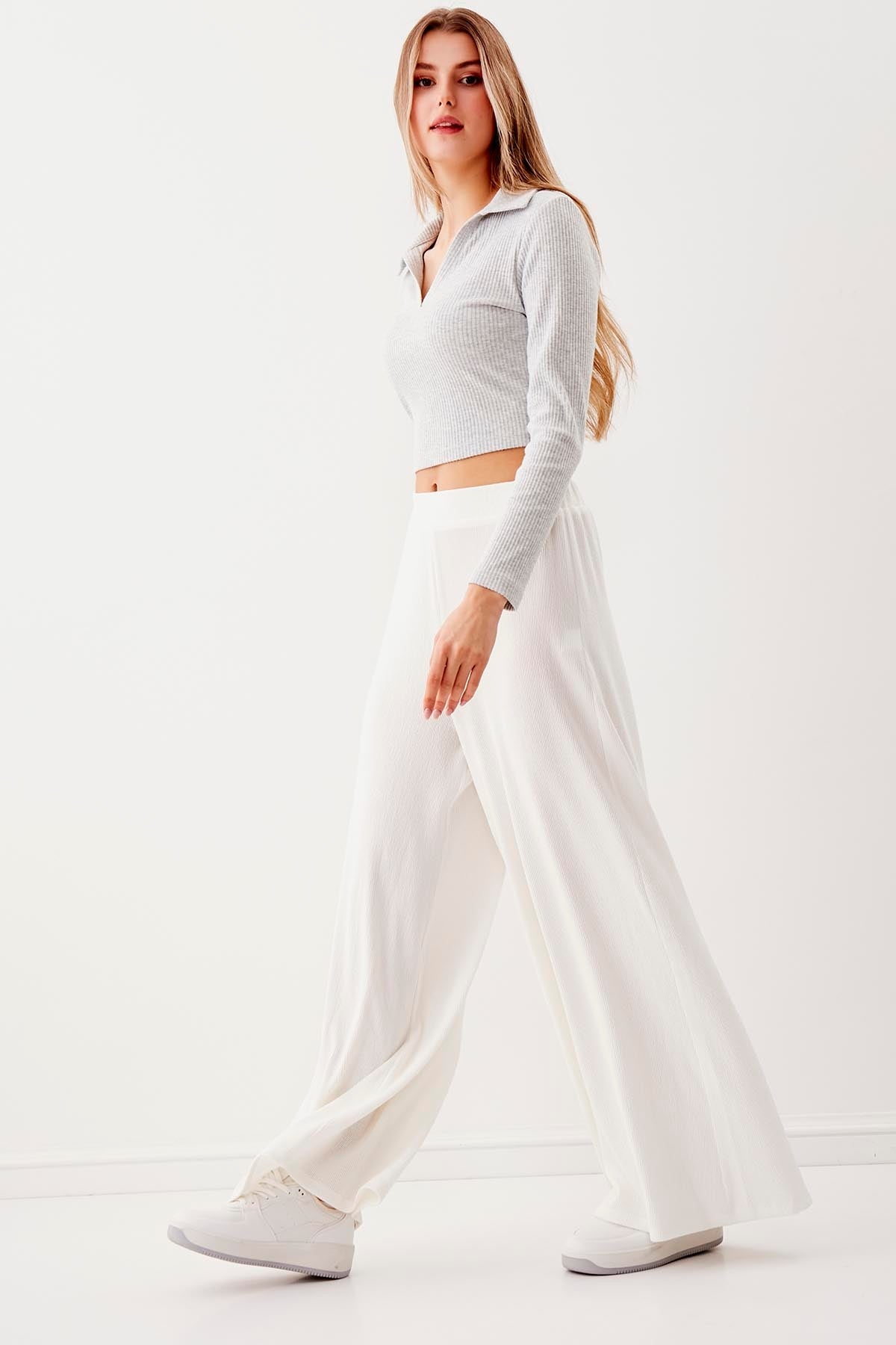 V COLLAR CROP BLOUSE