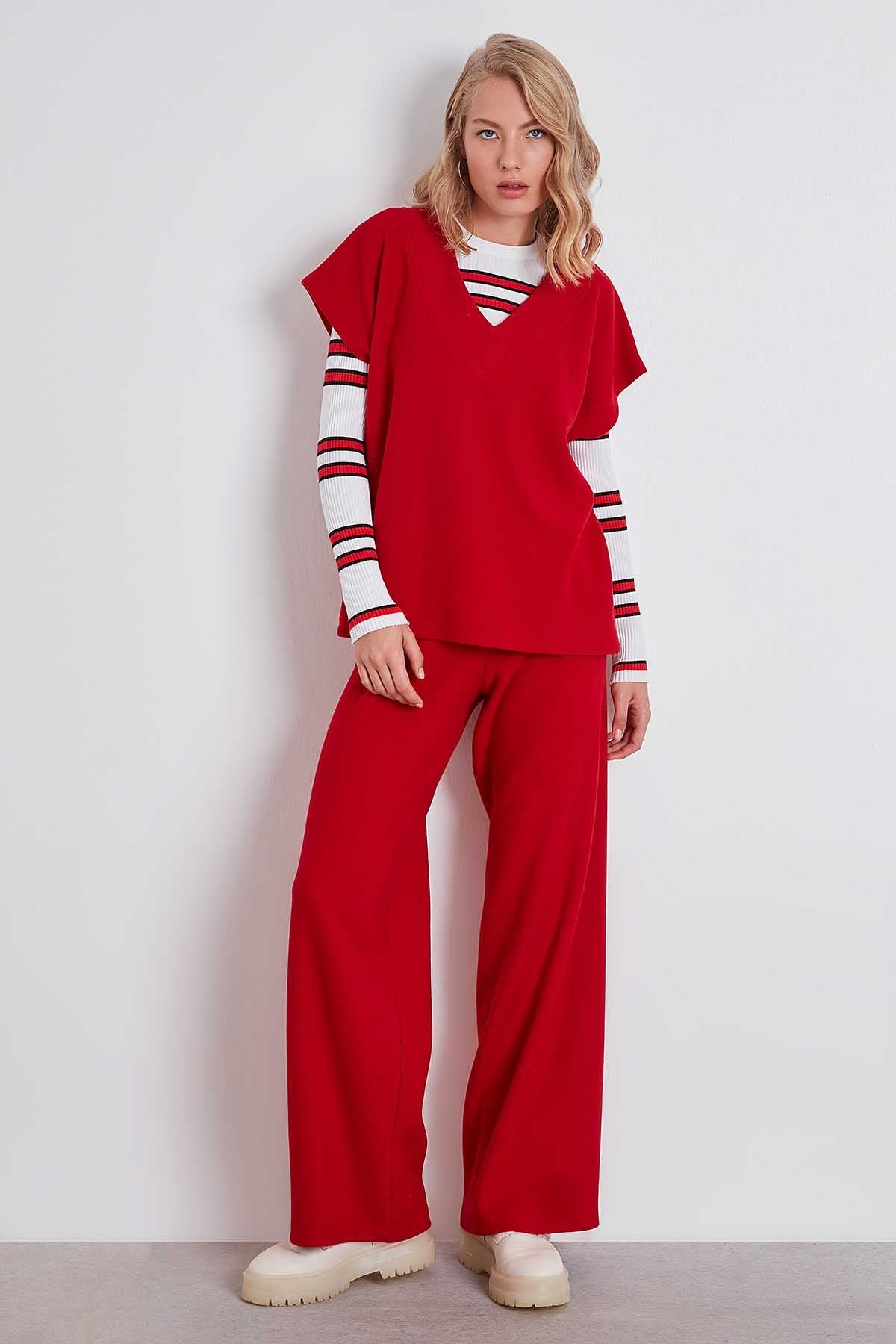 V COLLAR LOW SLEEVE KNITTED SWEAT