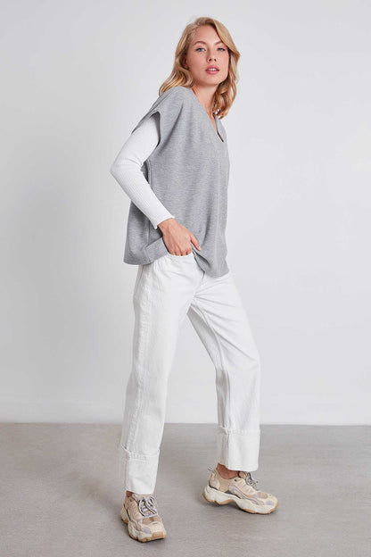 V COLLAR LOW SLEEVE KNITTED SWEAT