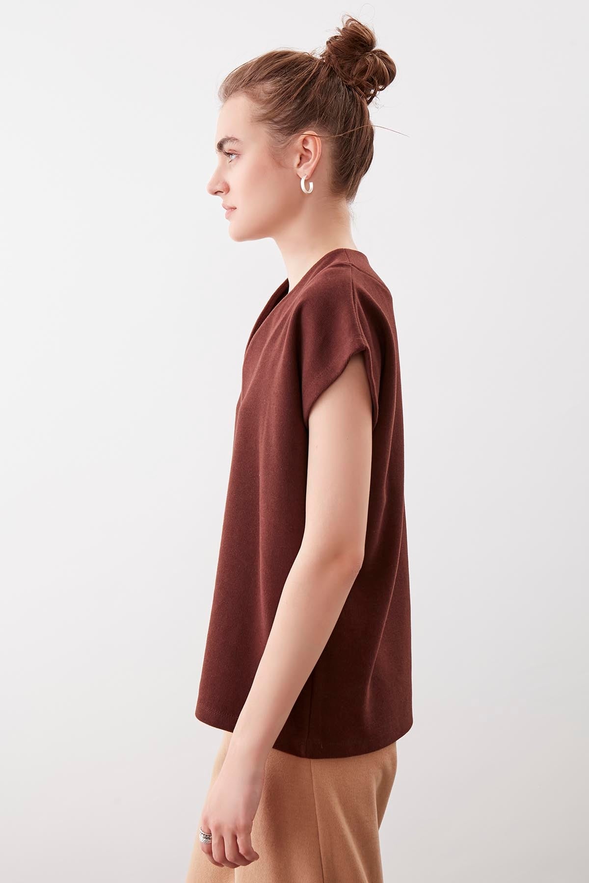 V COLLAR LOW SLEEVE KNITTED SWEAT
